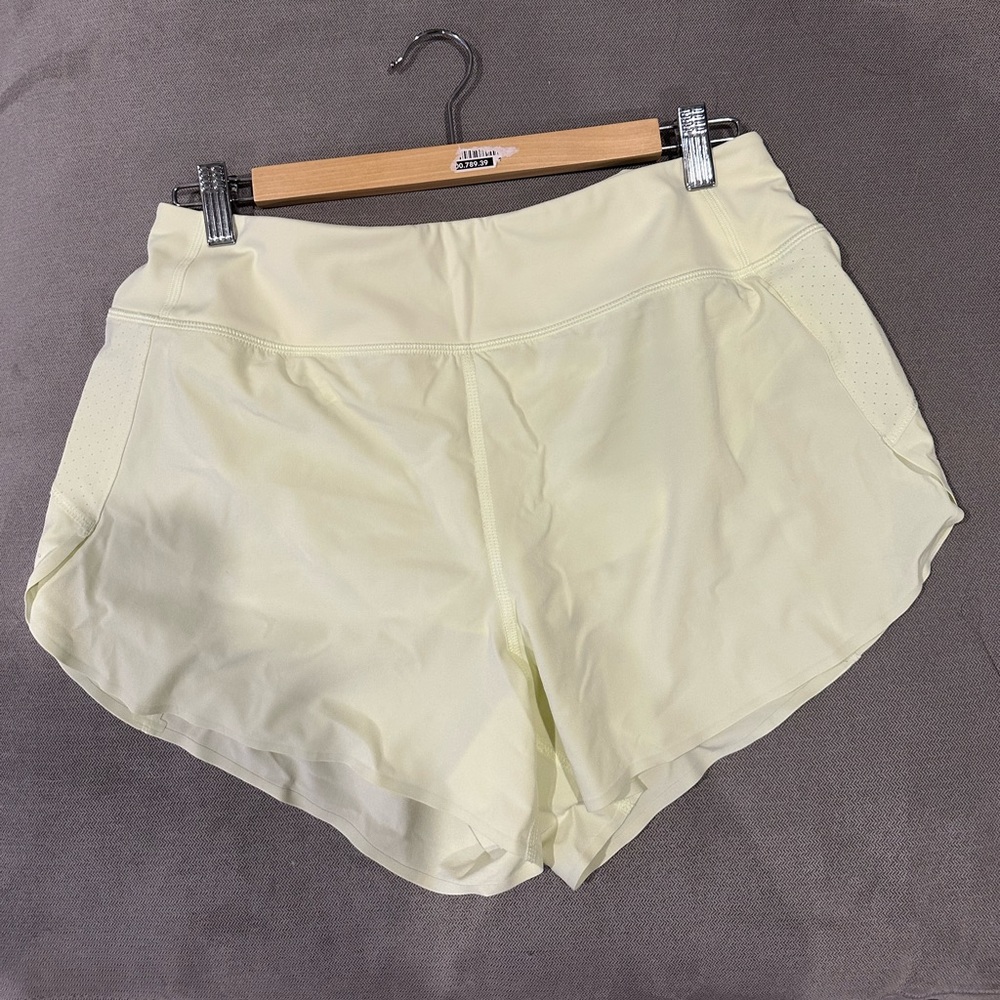 Athleta Run With It (3.5”) Shorts - in light yellow color (Size M)